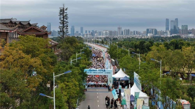 2025“金钻习酒”美丽中国·全民健身跑（云南·昆明站）11月1日活力绽放滇池畔