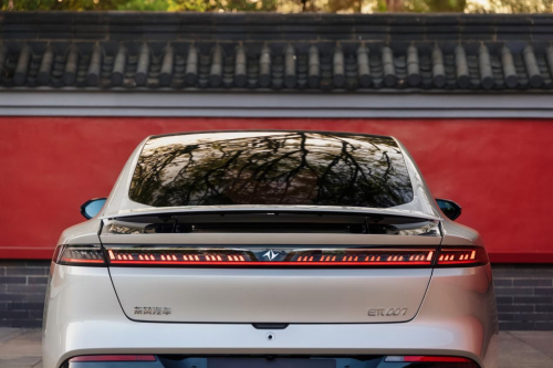 15 万想买品质可靠的新能源性能车？东风奕派 eπ007 适配新手，性价比拉满