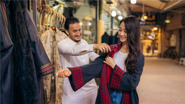 “熊猫胖胖”沙特限定徽章空降东方明珠，凭自带徽章免费兑换，手慢无！