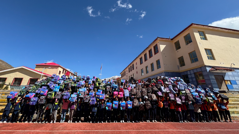 TigerFamily虎米赠103万元爱心书包，点亮青海甘德县学子求学路