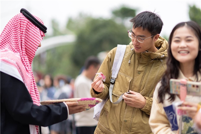 不出上海，漫步沙特！沉浸式“沙特小镇”登陆东方明珠，持续至11月15日