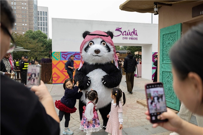 不出上海，漫步沙特！沉浸式“沙特小镇”登陆东方明珠，持续至11月15日