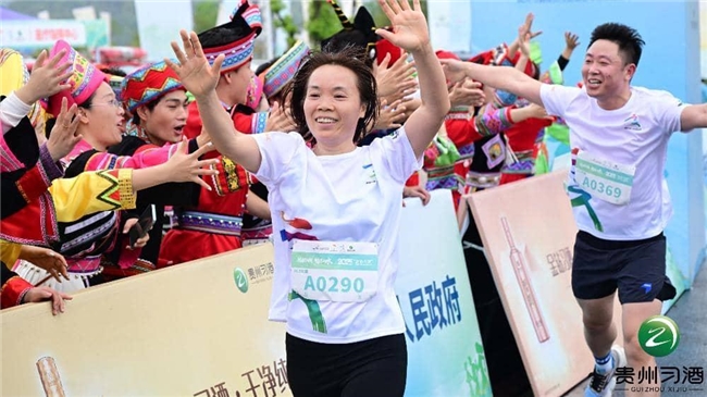 山水画廊间、奔跑品习酒| 2025“金钻习酒”美丽中国·全民健身跑（广西·桂林站）漓江畔活力开跑
