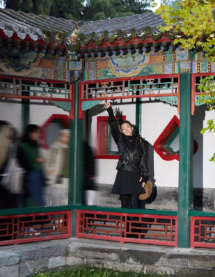 巩俐的北京一日：北海雨中漫步，生活简单纯粹