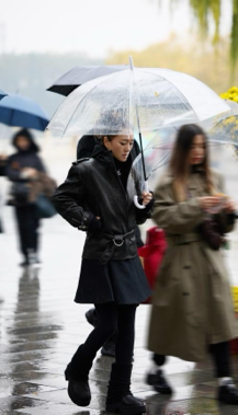 巩俐的北京一日：北海雨中漫步，生活简单纯粹
