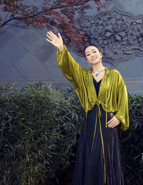 平衡的艺术：巩俐与卡地亚的美学对话