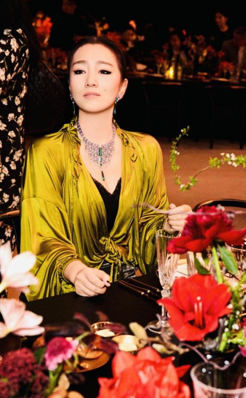 平衡的艺术：巩俐与卡地亚的美学对话