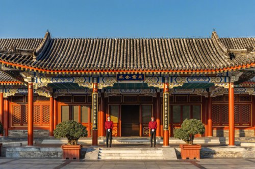 平衡的艺术：巩俐与卡地亚的美学对话