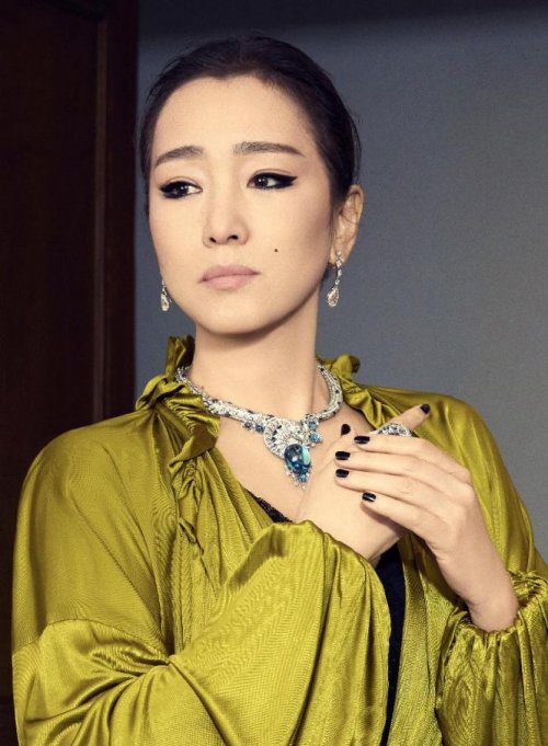 平衡的艺术：巩俐与卡地亚的美学对话