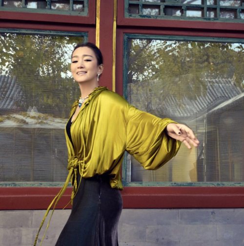 平衡的艺术：巩俐与卡地亚的美学对话