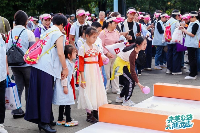 “益起为她，筑梦芳华”—完美公益健步走（南宁站）让非遗技艺焕发“她力量”