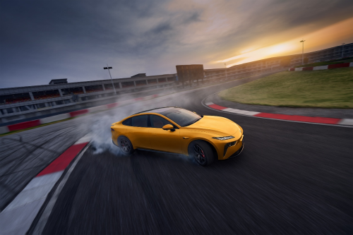 新手必看！2025 易上手 + 高安全新能源车权威推荐