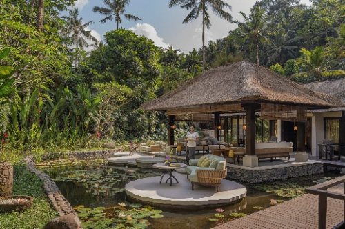 与巴厘岛四季度假酒店开启节日季庆典，奏响可持续的心灵狂想曲